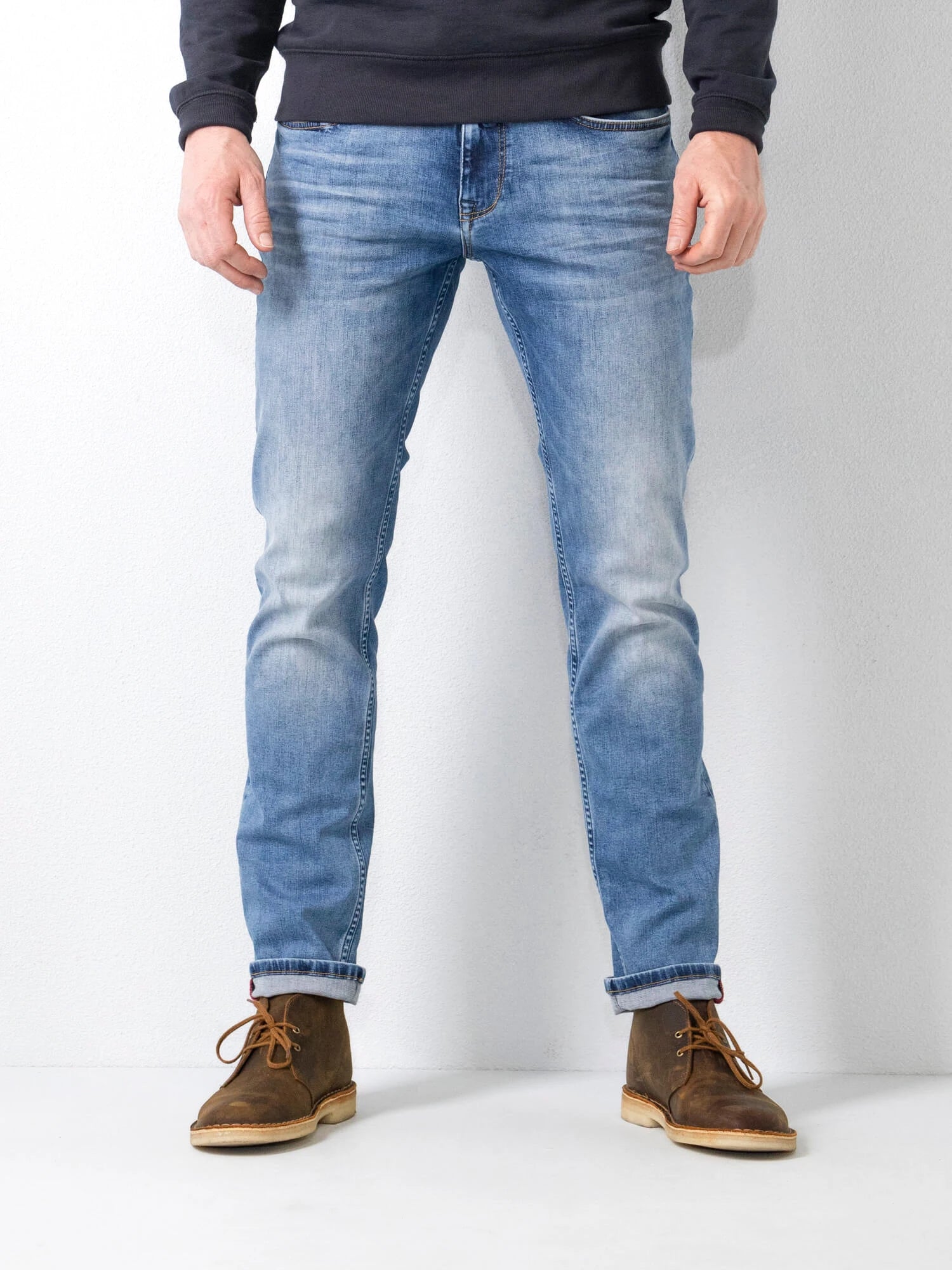 RUSSEL-5701