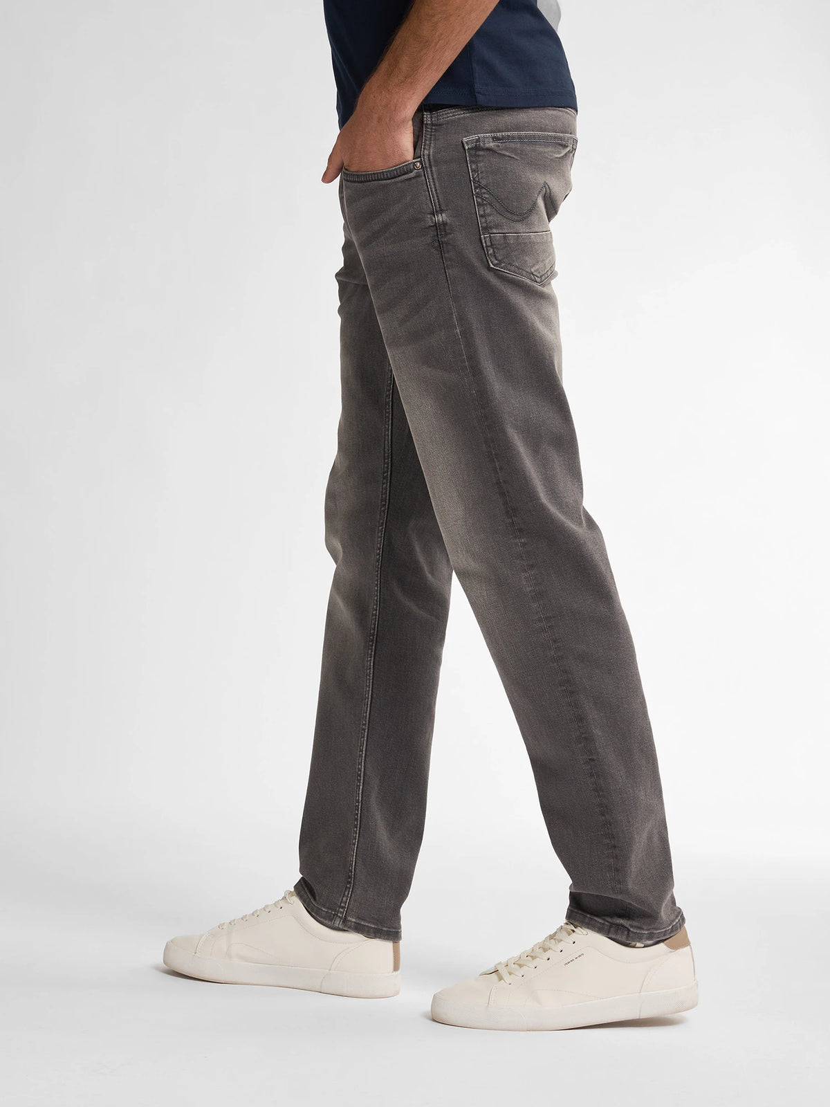 RUSSEL-9700