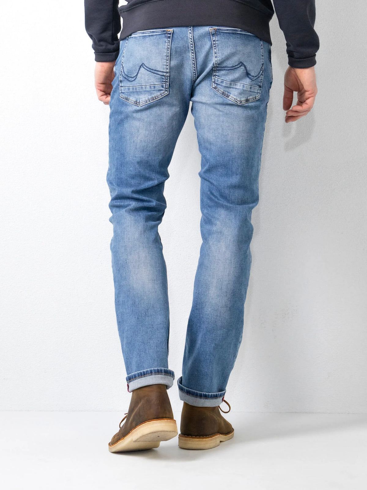 RUSSEL-5701