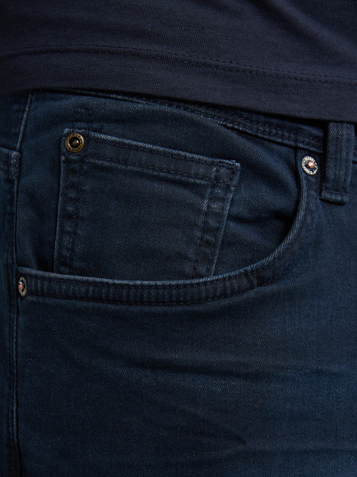 RUSSEL-5803