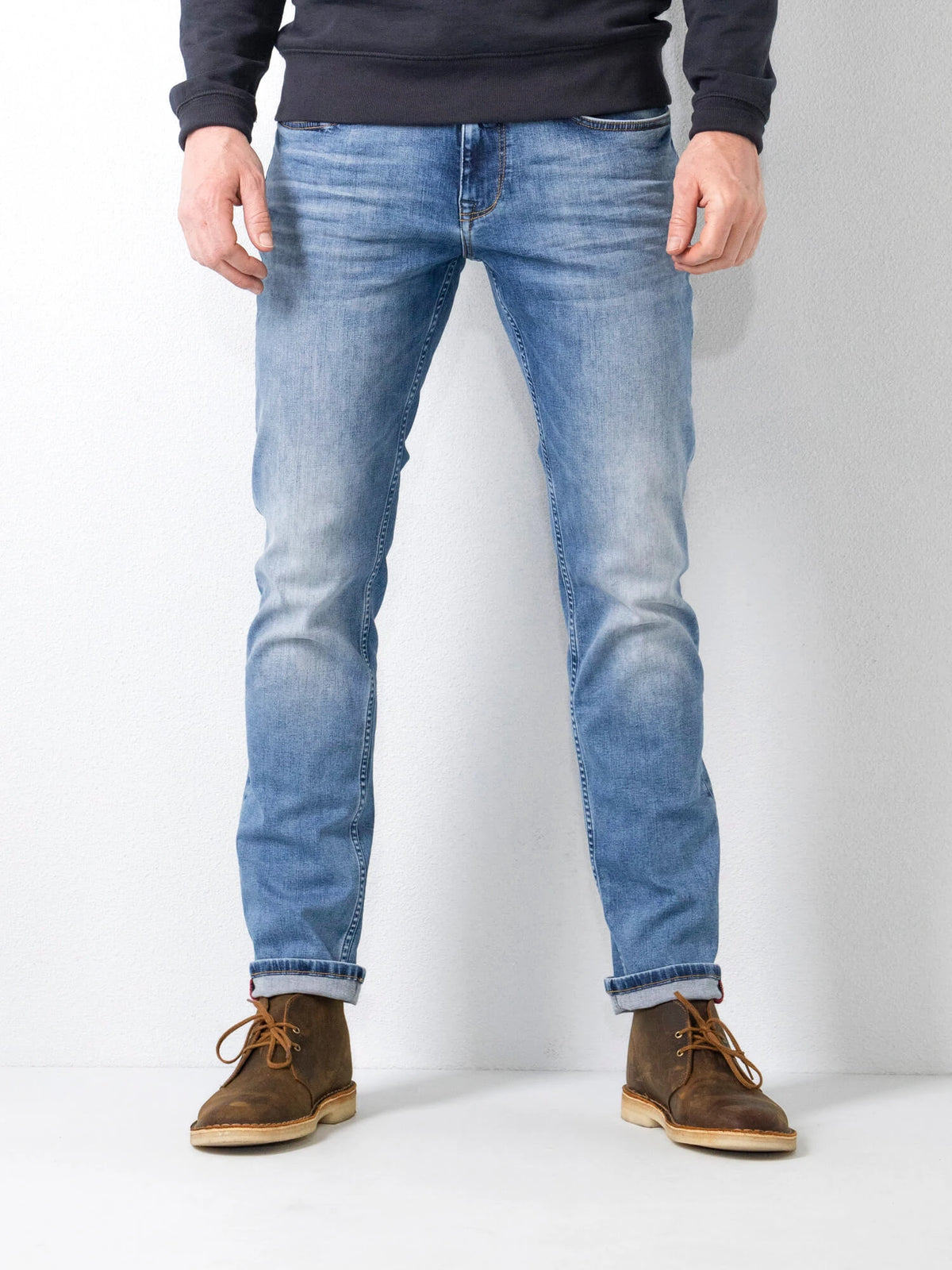 RUSSEL-5701