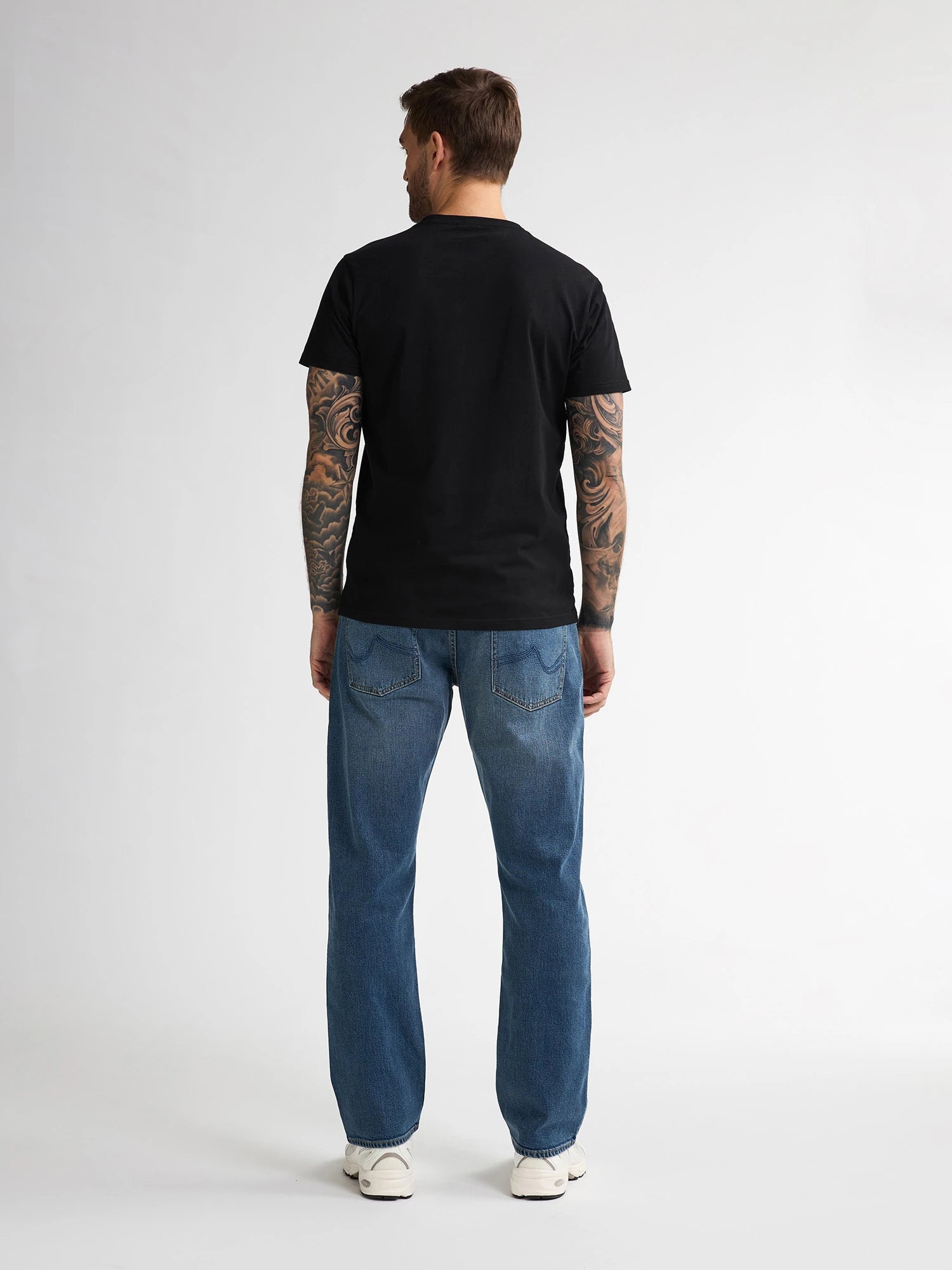 LEWIS-5750