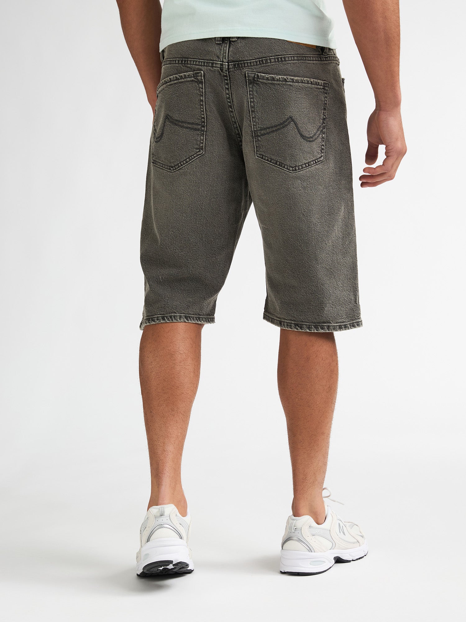 Petrol Industries Men LEWIS - Men Denim Short Loose Fit Loose Fit Worn Black