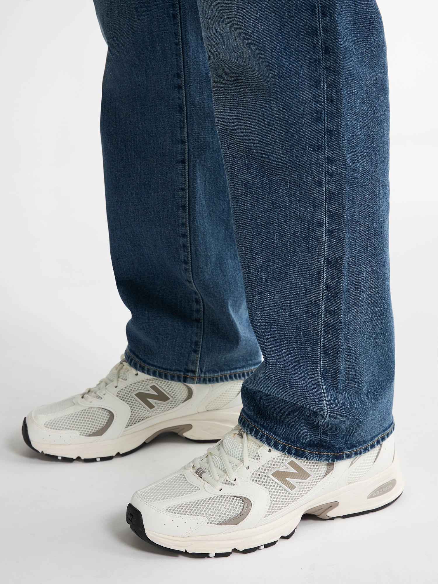 LEWIS-5750
