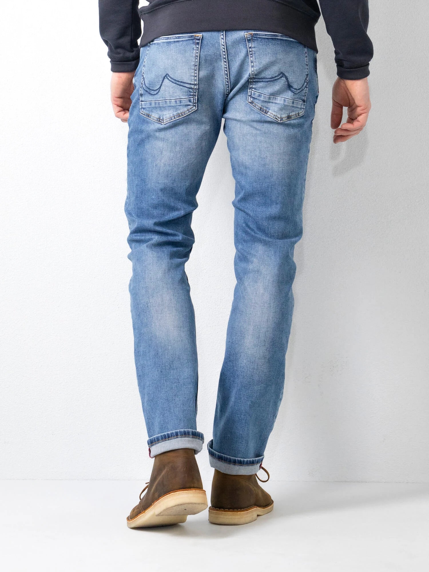 RUSSEL-5701